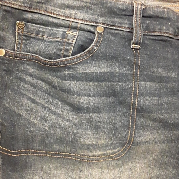 Barely worn denim shorts - Picture 3 of 4